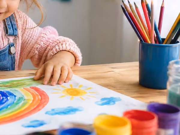 Artistic activities for children: creative ideas to develop their imagination and skills